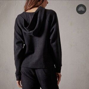 Elizabeth and James V Neck Long Sleeves Black Cashmere Size XS
